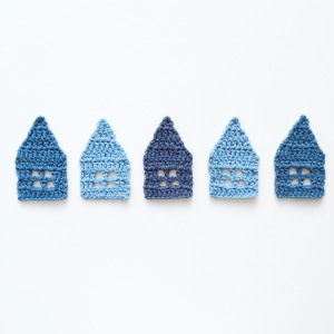 Little crochet houses